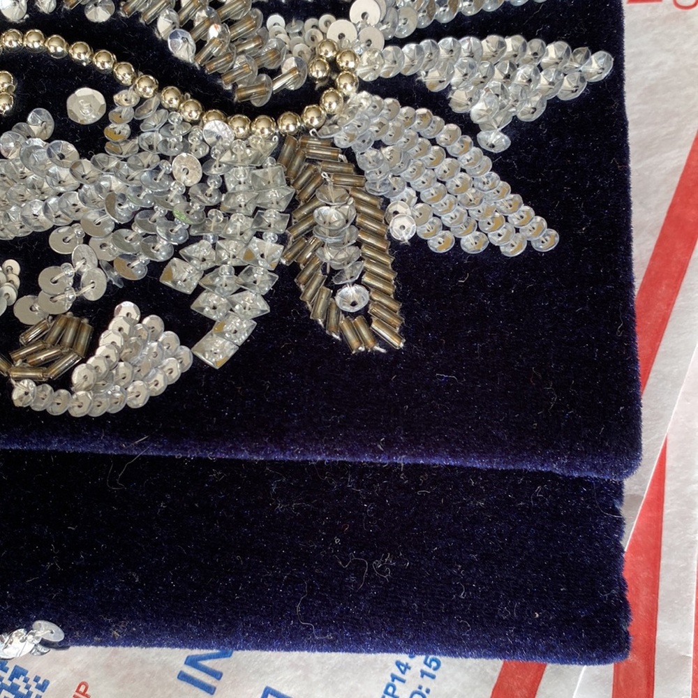 Anthropologie MASQUERADE VELVET CLUTCH - Picture 5 of 6